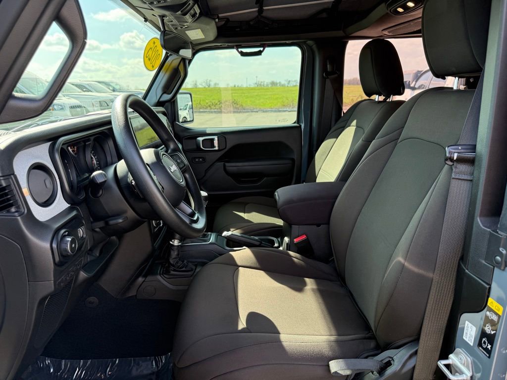 Used 2025 Jeep Wrangler Sport image 5