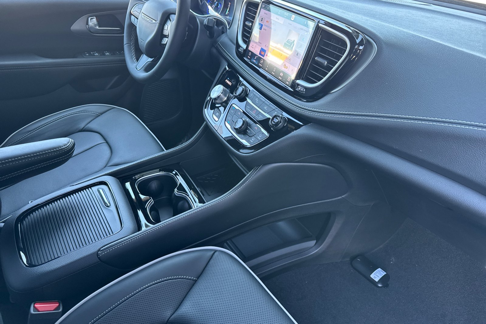 New 2027 Chrysler Pacifica Limited AWD/4WD image 13