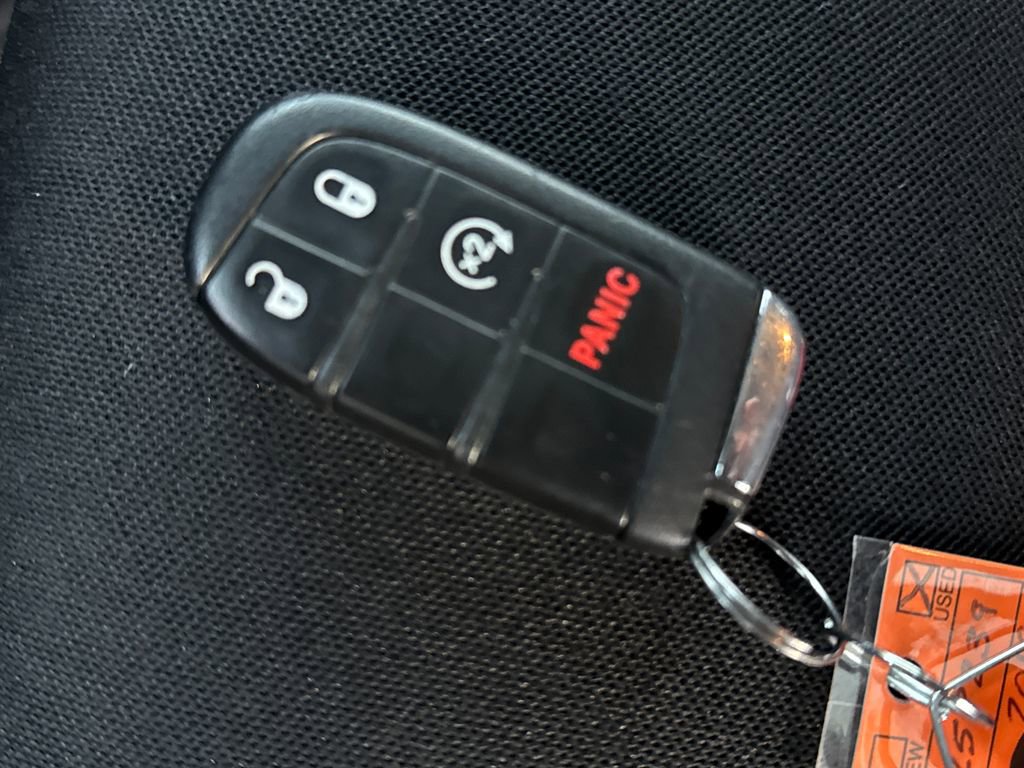 Certified 2019 Jeep Renegade Latitude w/ Cold Weather Group image 40