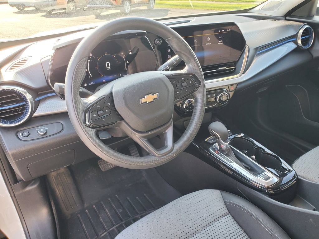 Certified 2024 Chevrolet Trax LT FWD image 9