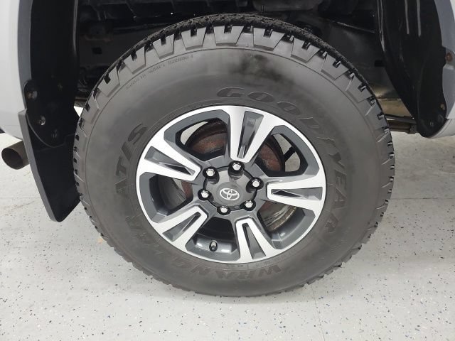 Used 2016 Toyota Tacoma TRD Sport w/ Towing Package AWD/4WD image 7