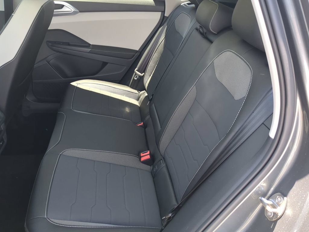 New 2026 Volkswagen Taos SE FWD image 16
