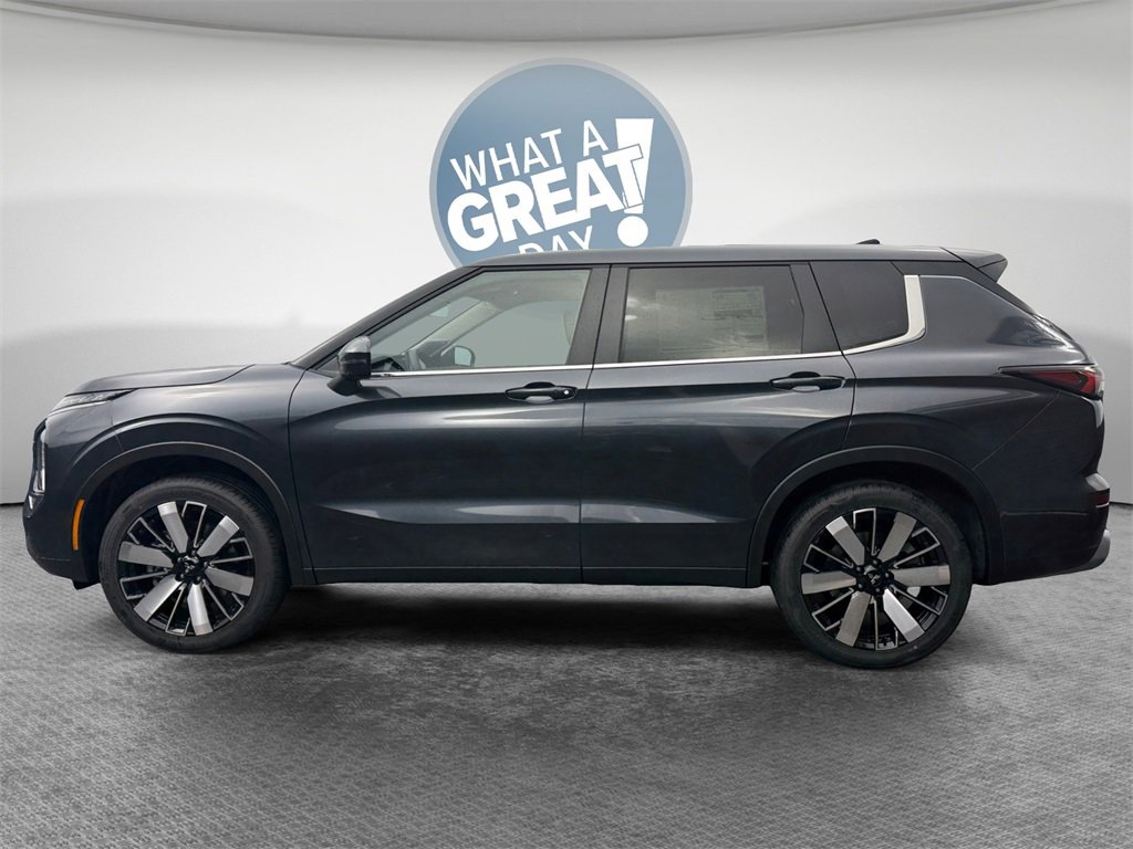 New 2025 Mitsubishi Outlander SE image 7