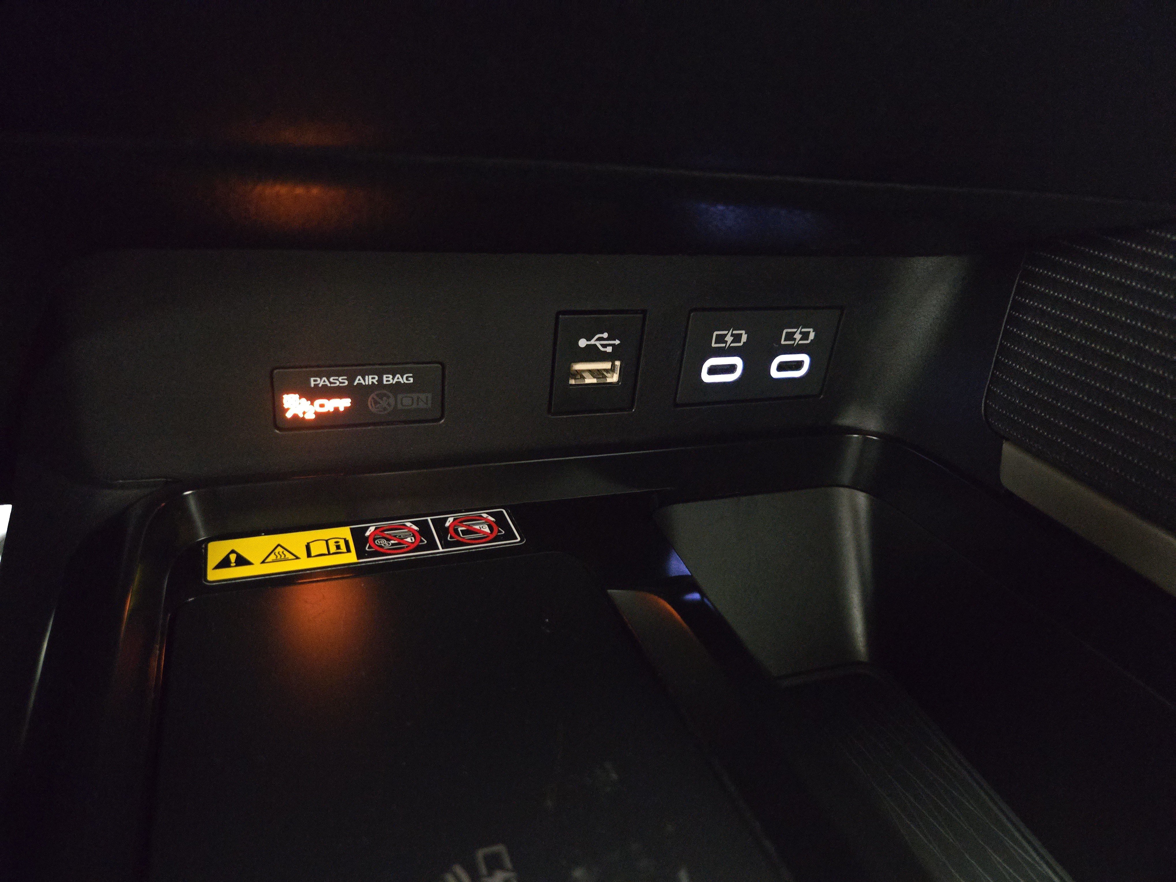Used 2025 Toyota Camry SE FWD image 27