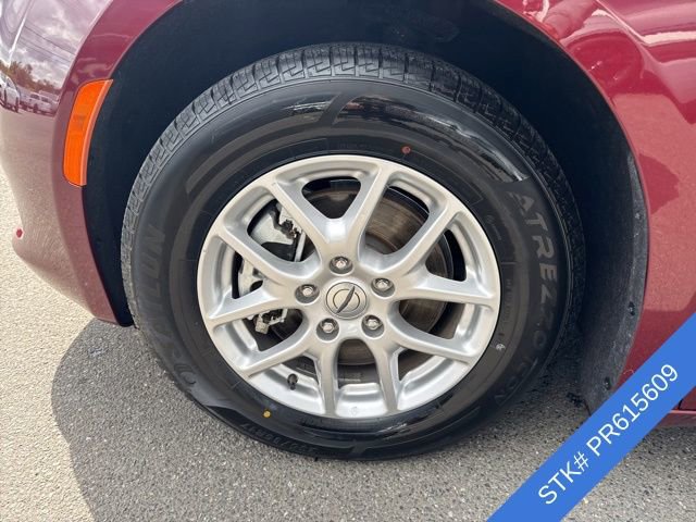 Used 2023 Chrysler Voyager LX FWD image 4