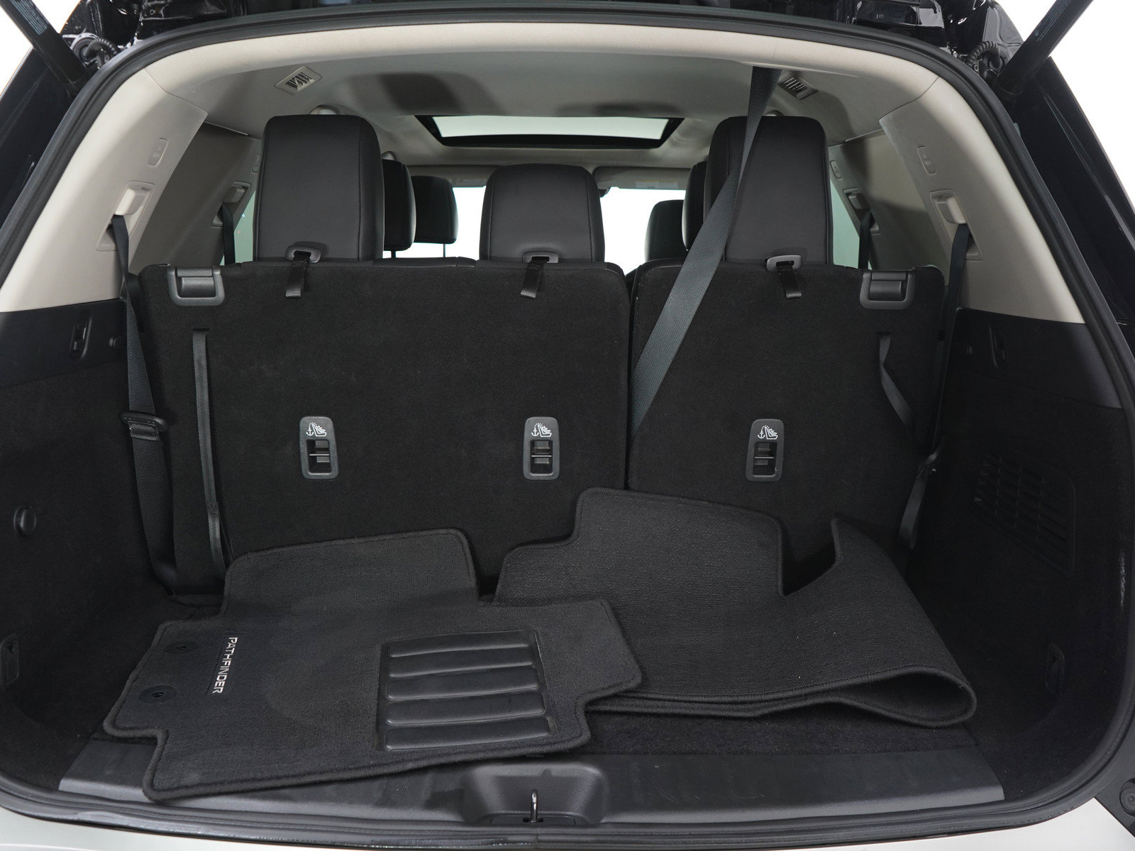 Used 2024 Nissan Pathfinder Platinum AWD/4WD image 9