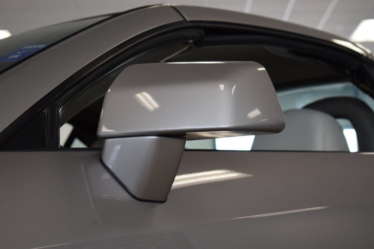 Used 2005 Cadillac XLR image 33