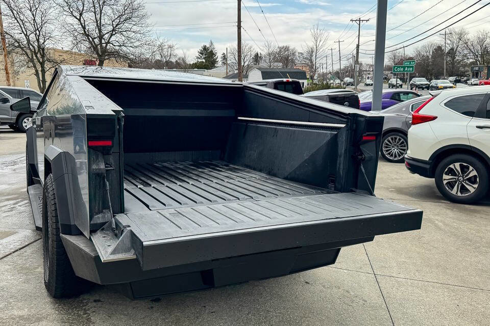 Used 2024 Tesla Cybertruck AWD Crew Cab image 17