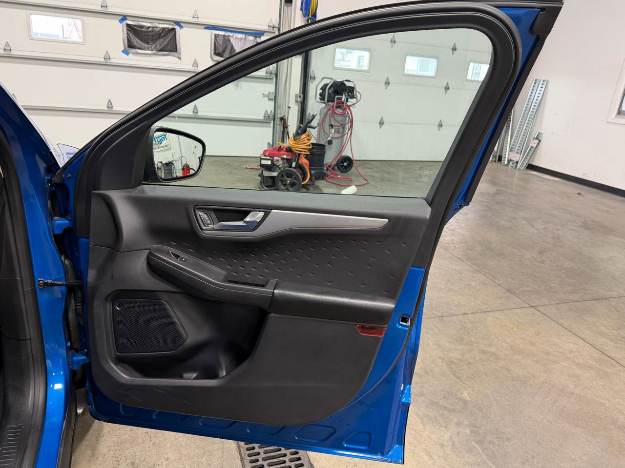 Used 2020 Ford Escape SEL image 35