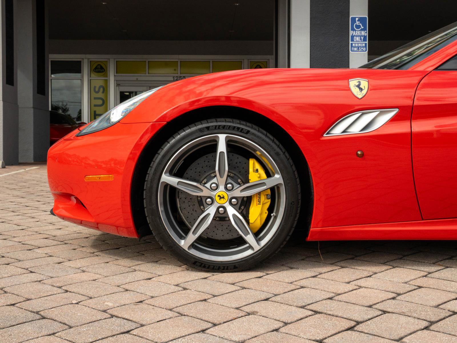 Used 2014 Ferrari California image 17