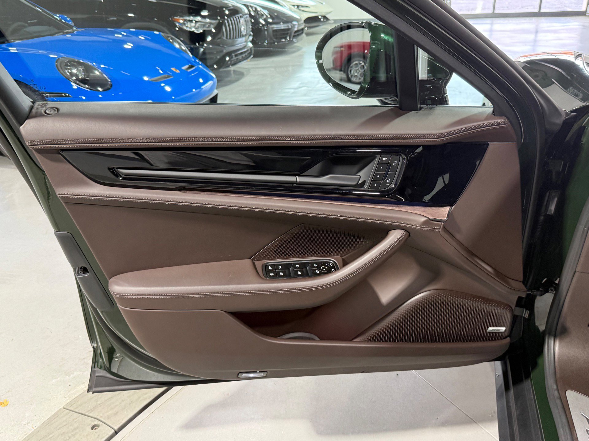 Used 2025 Porsche Panamera 4 image 23