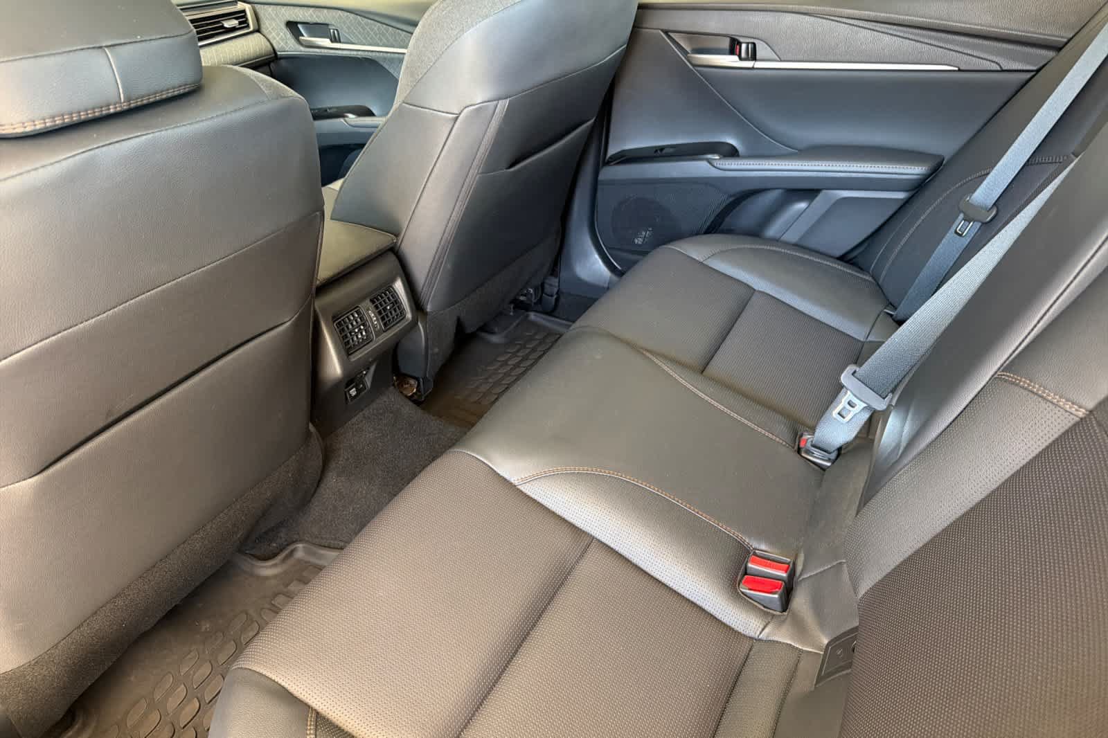 Used 2025 Toyota Camry XLE w/ Premium Plus Package AWD/4WD image 4