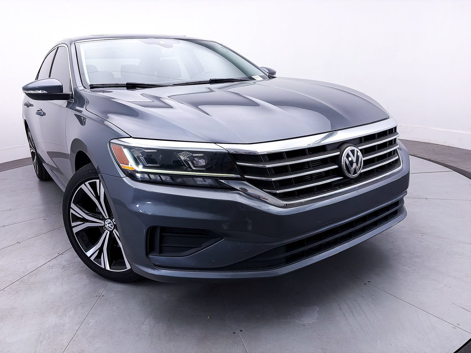 Used 2022 Volkswagen Passat 2.0T SE FWD image 3