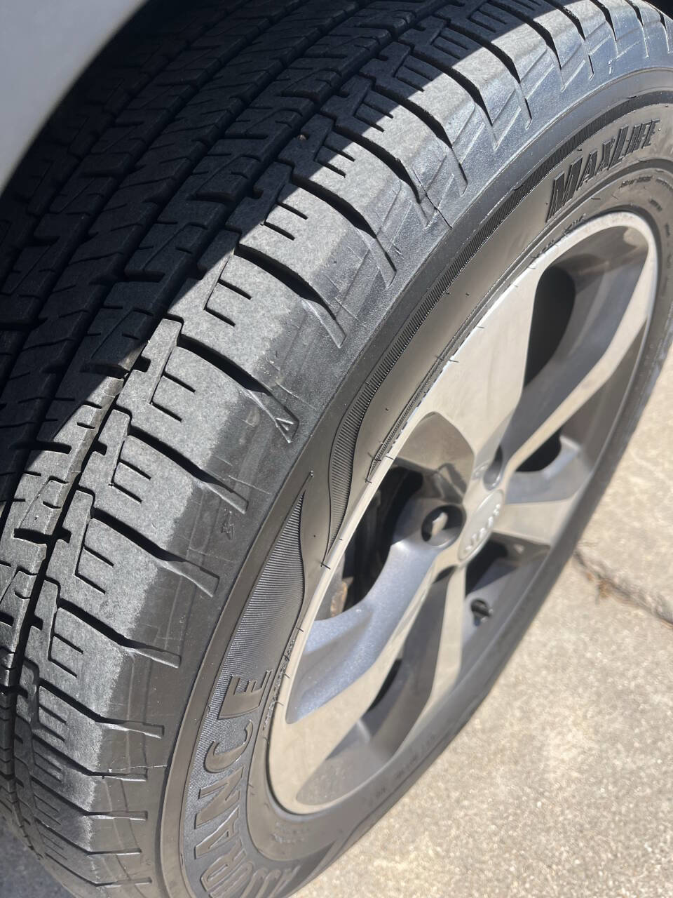 Used 2019 Jeep Cherokee Limited w/ Technology Group image 11