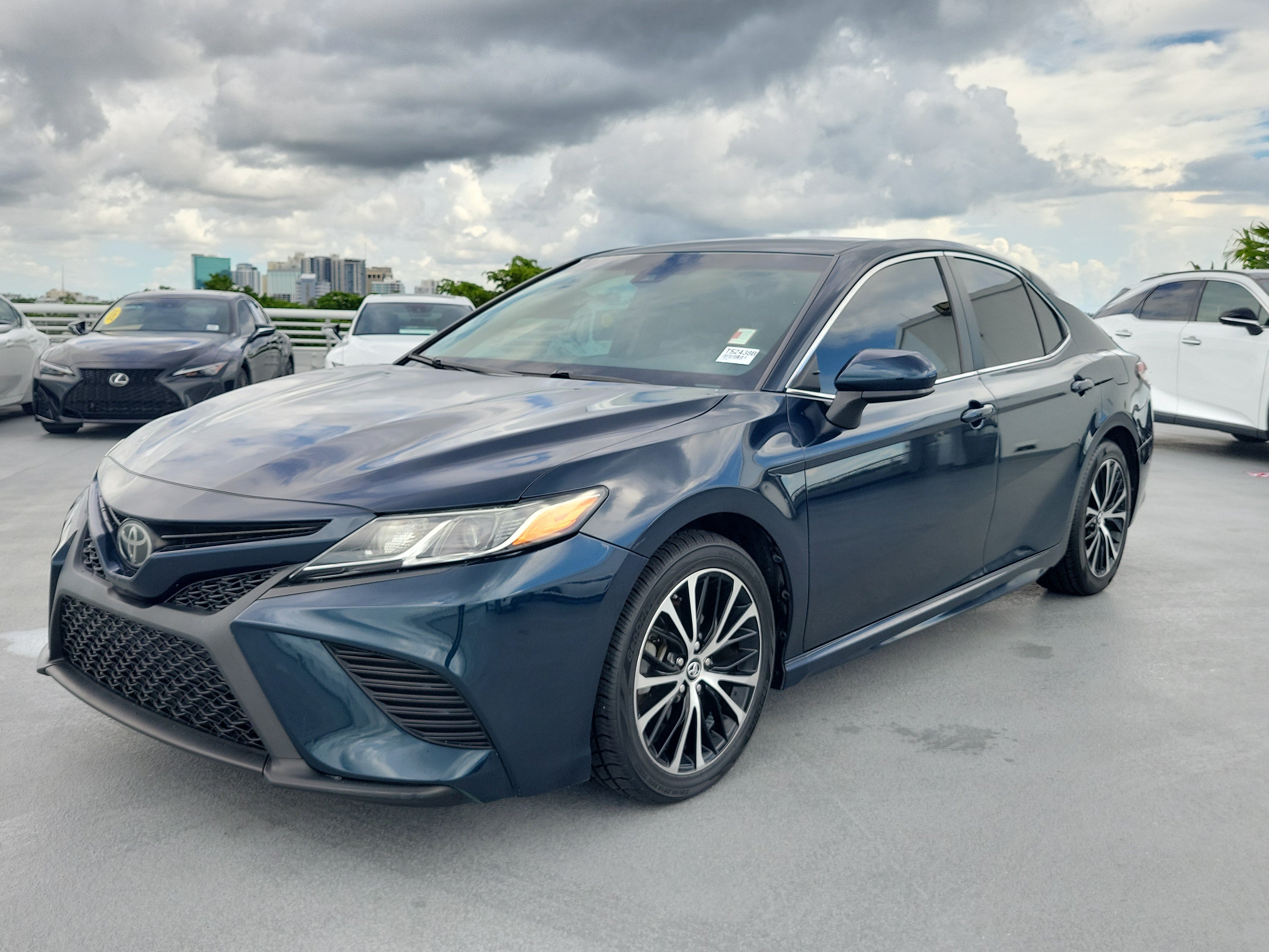 Used 2018 Toyota Camry SE FWD image 3
