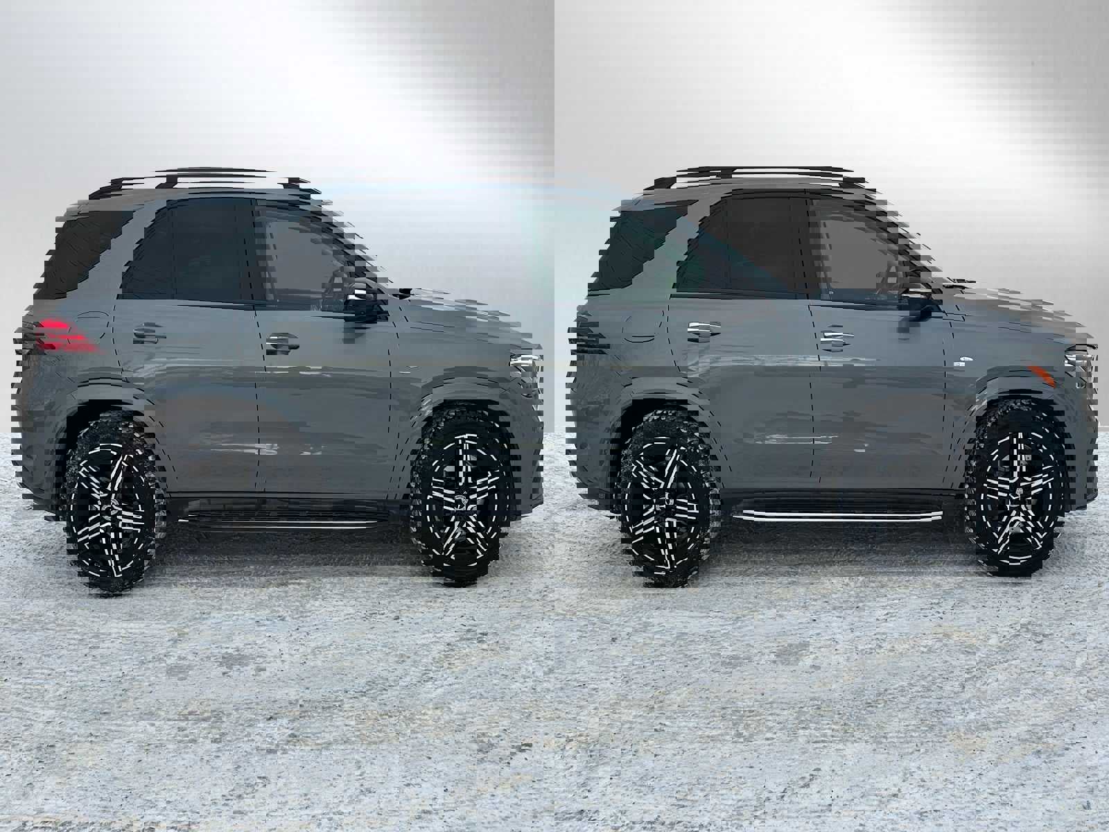 Used 2025 Mercedes-Benz GLE 450e 4MATIC image 2