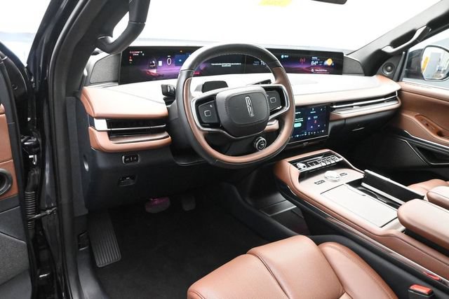 Certified 2025 Lincoln Navigator L Reserve AWD/4WD image 9