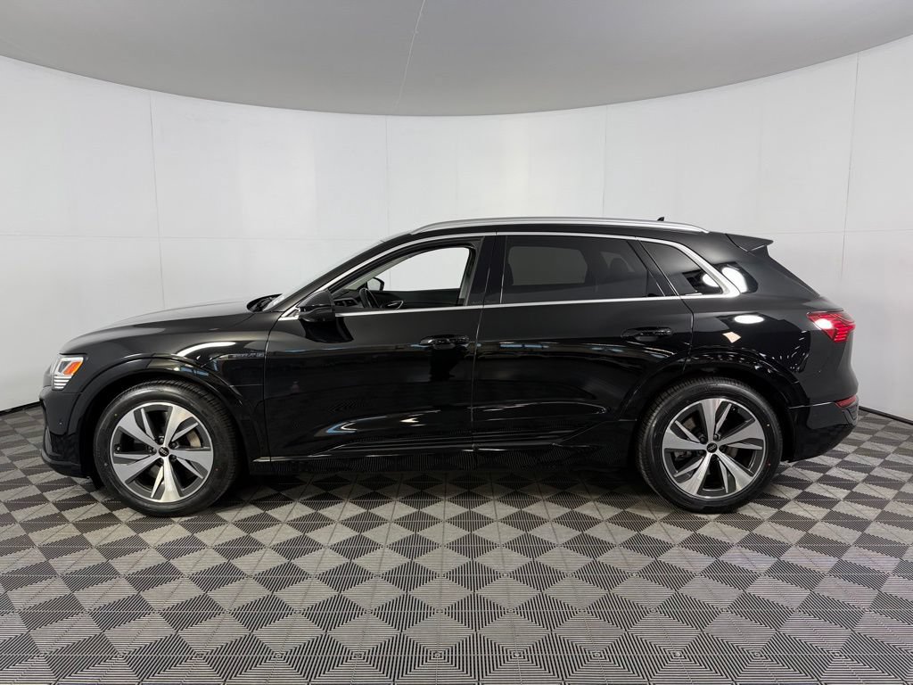 Used 2024 Audi Q8 e-tron Premium Plus w/ Premium Plus Package AWD/4WD image 11
