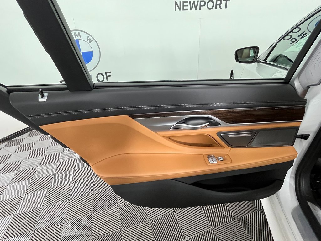 Certified 2022 BMW 750i xDrive w/ Executive Package image 27