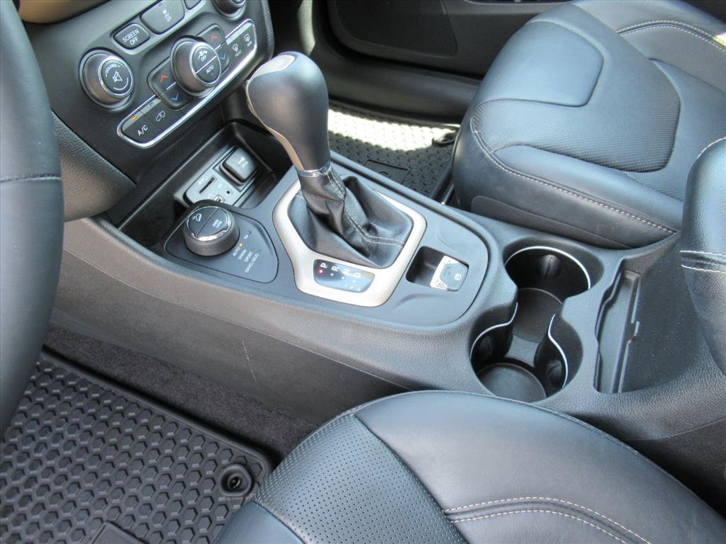 Used 2014 Jeep Cherokee Limited w/ Luxury Group image 17