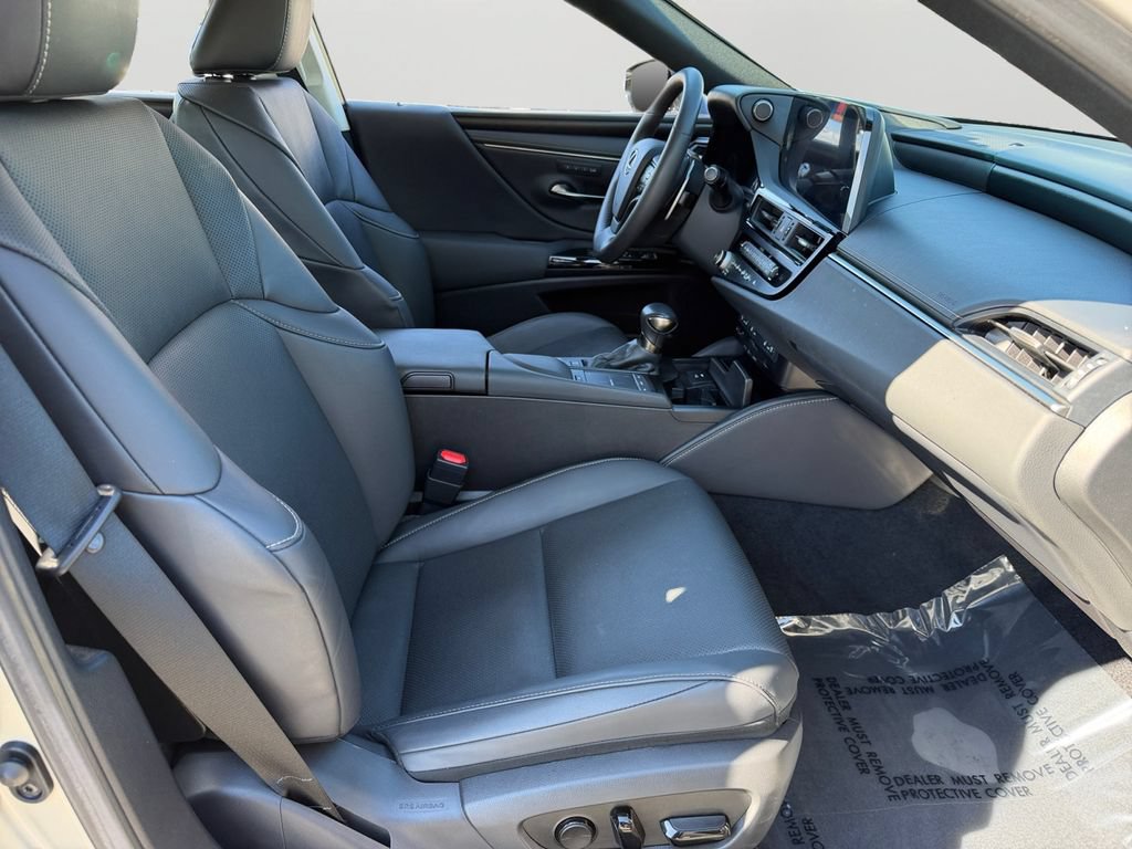 Certified 2022 Lexus ES 300h w/ Premium Package FWD image 9