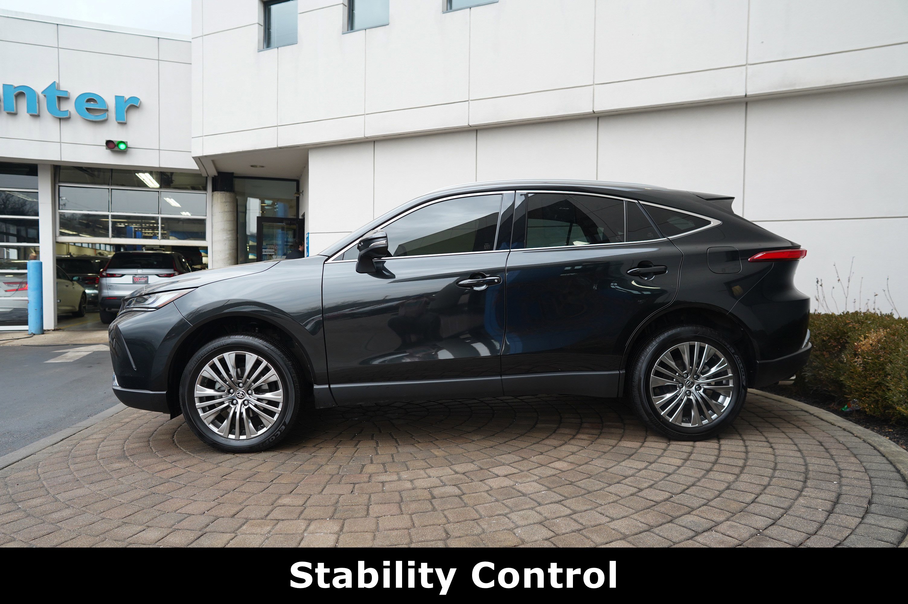 Used 2022 Toyota Venza Limited image 17