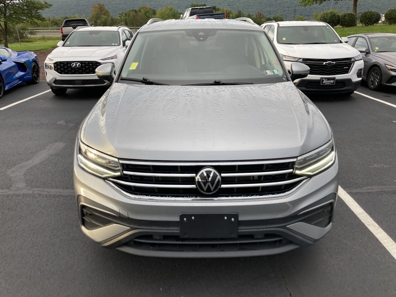 Used 2024 Volkswagen Tiguan SE AWD/4WD image 2