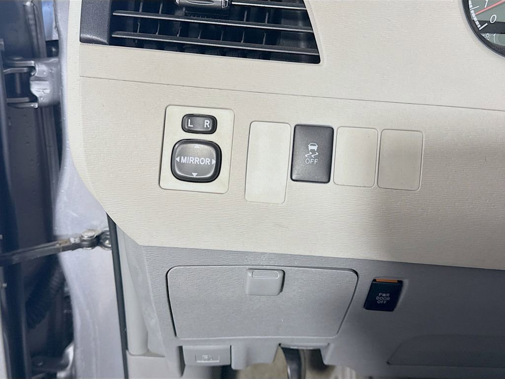 Used 2012 Toyota Sienna LE w/ Towing Pkg image 20