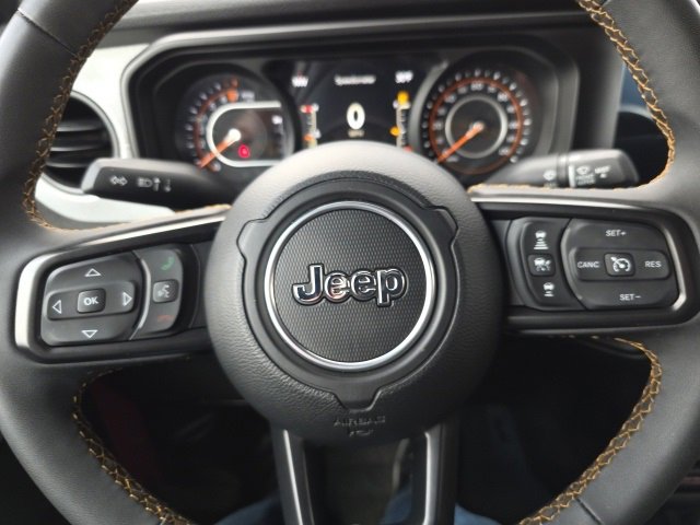 Used 2024 Jeep Gladiator Sport image 18