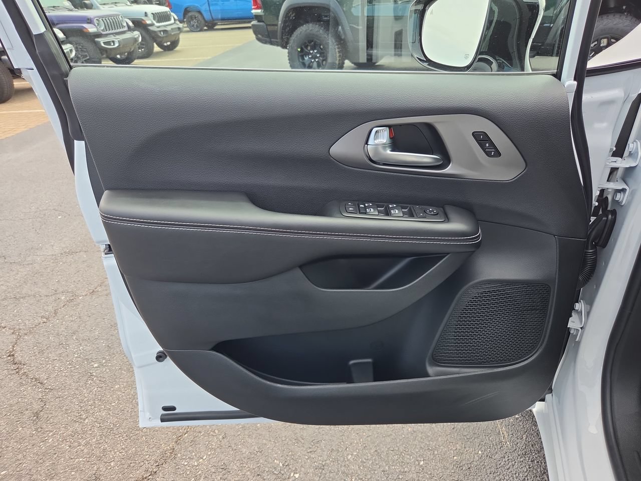 New 2027 Chrysler Pacifica Select w/ Family Tech Group FWD image 18