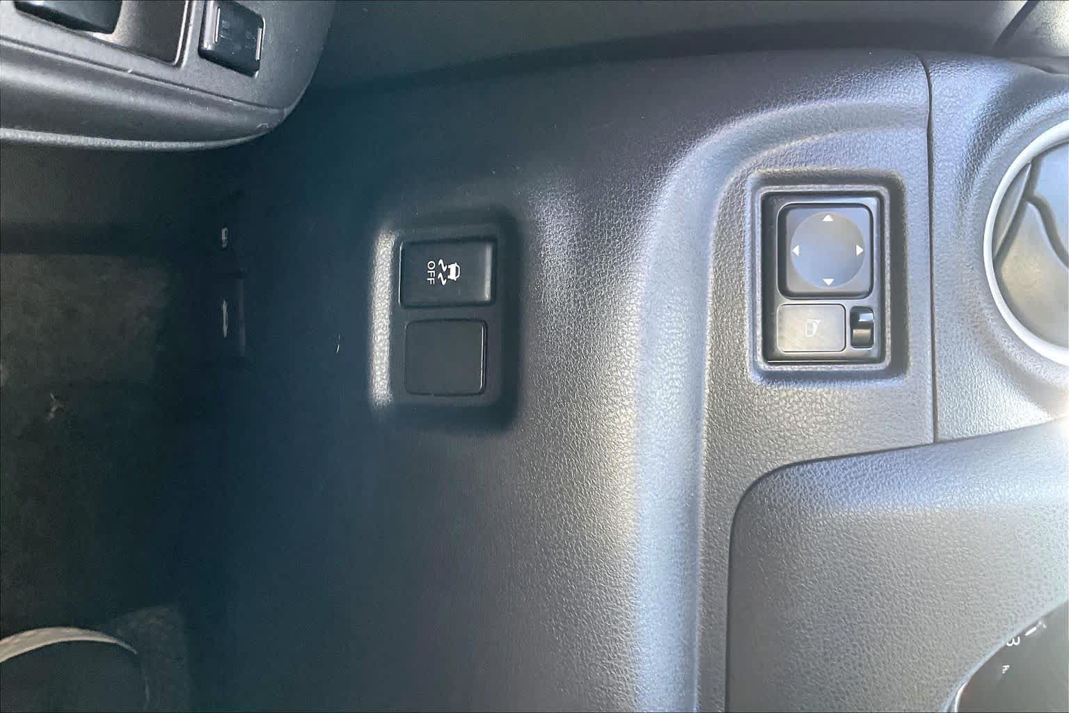 Used 2012 Nissan Versa FWD image 28