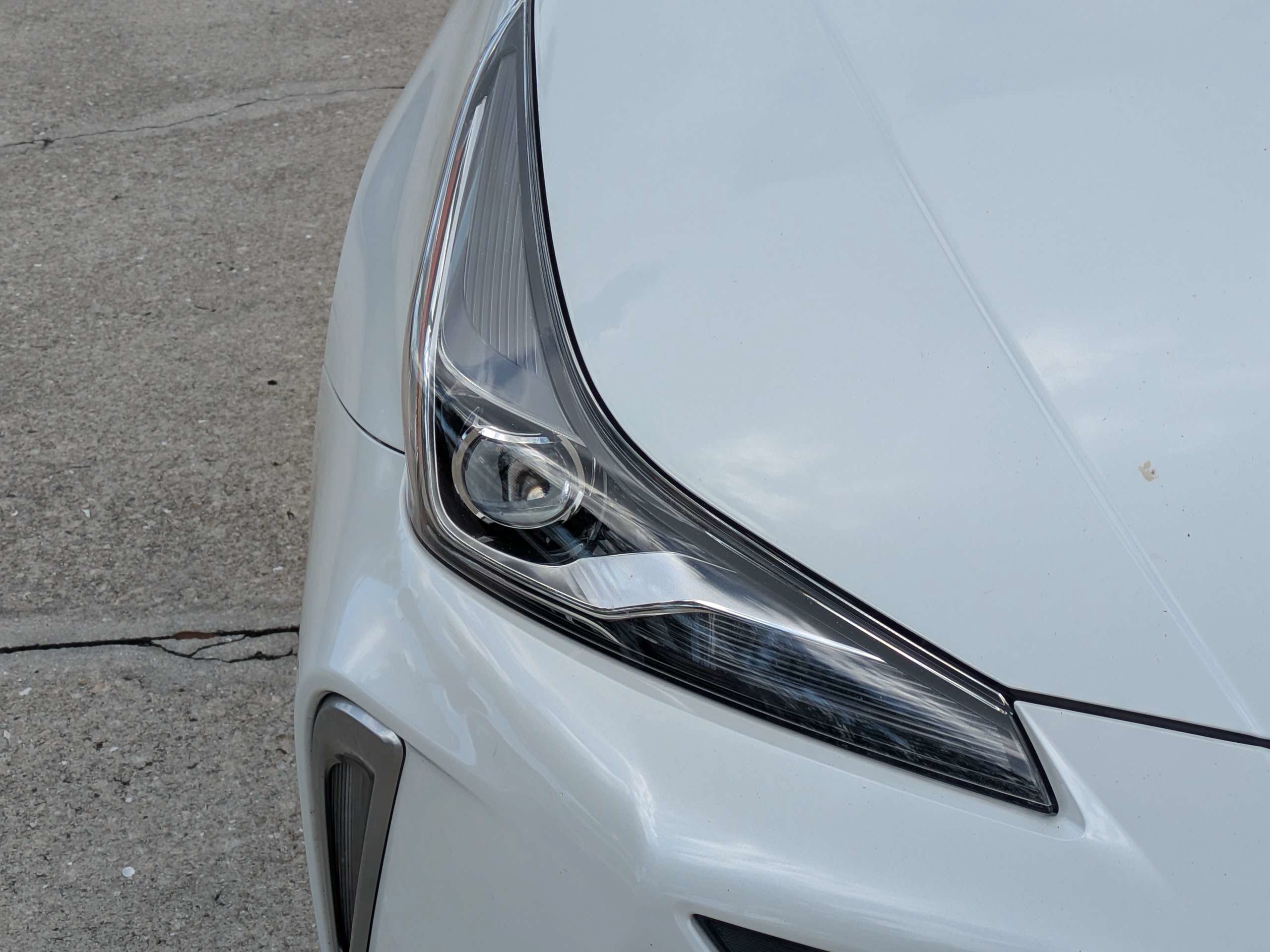 Used 2022 Toyota Prius Limited FWD image 9