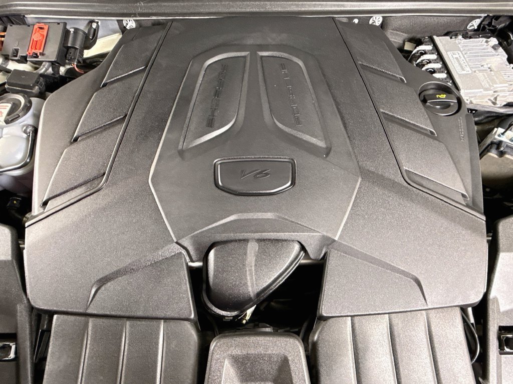 Certified 2024 Porsche Cayenne Coupe AWD/4WD image 27
