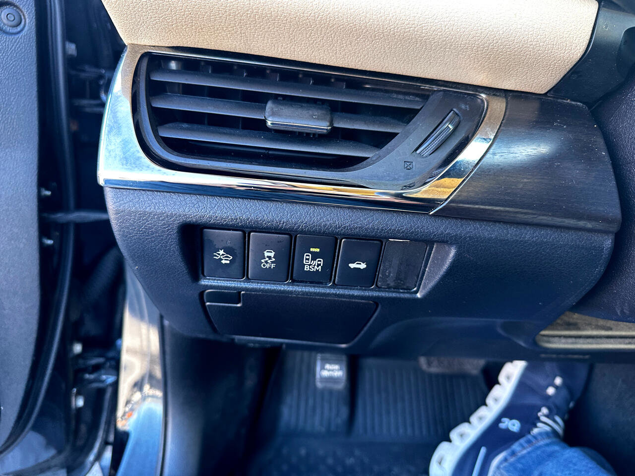 Used 2018 Toyota Avalon XLE image 15