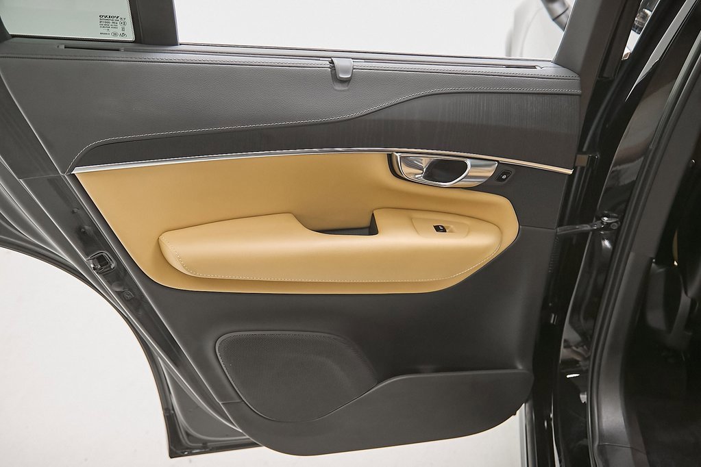 Certified 2023 Volvo XC90 B6 Ultimate w/ Protection Package Premier image 20