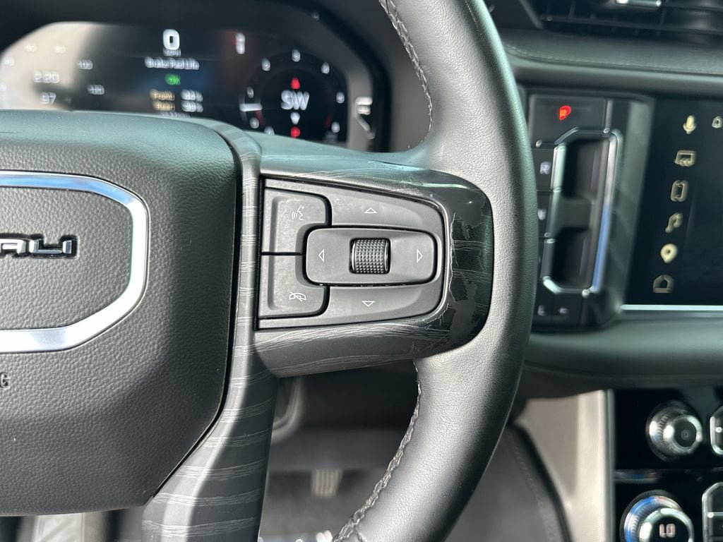 Used 2023 GMC Yukon Denali RWD image 36
