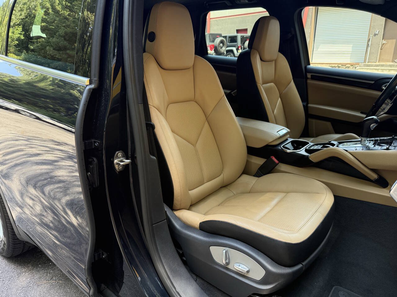 Used 2016 Porsche Cayenne AWD/4WD image 5