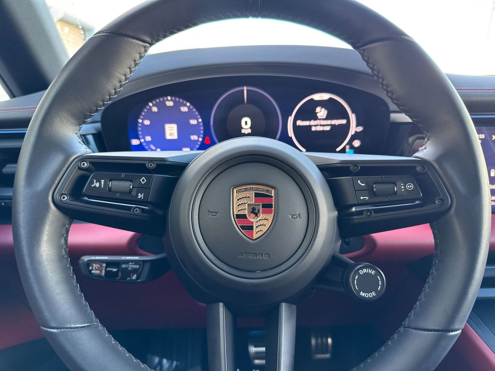 Certified 2025 Porsche Macan Electric image 28