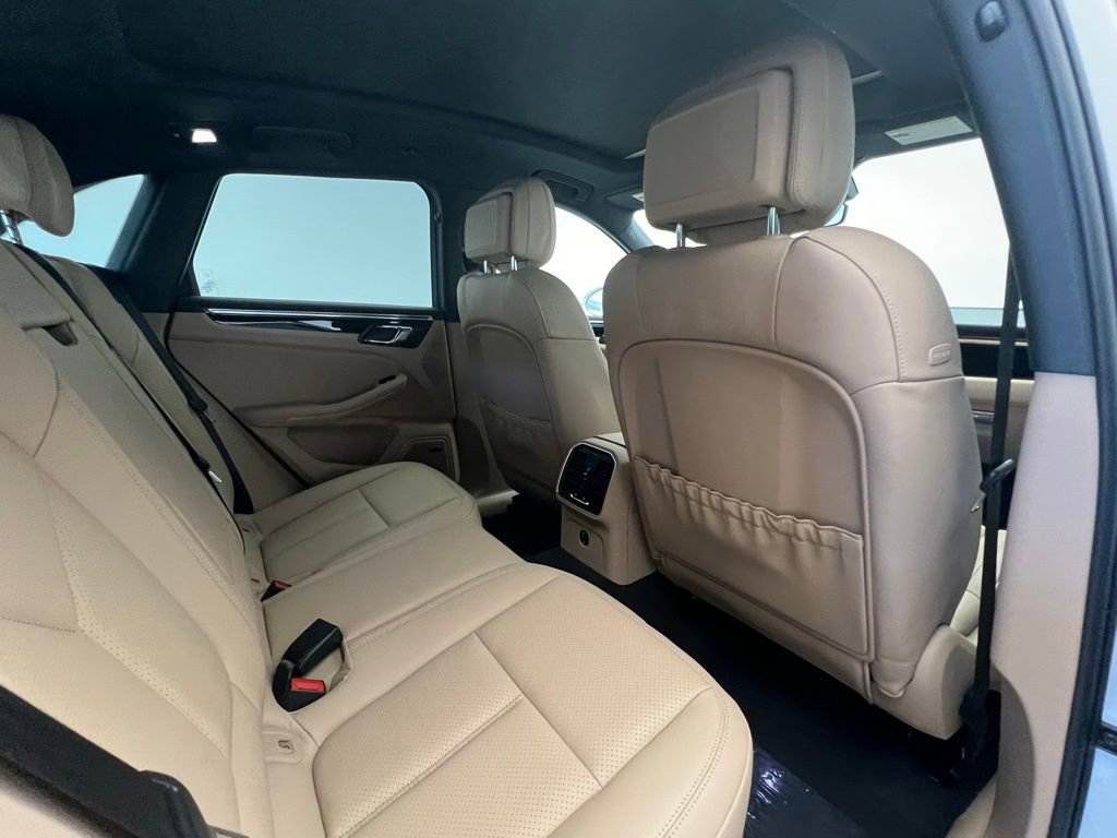 Used 2026 Porsche Macan AWD/4WD image 16