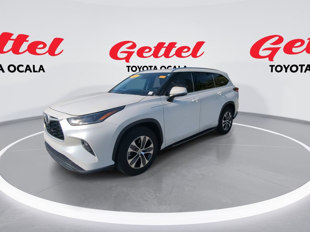 Used 2021 Toyota Highlander XLE image 4