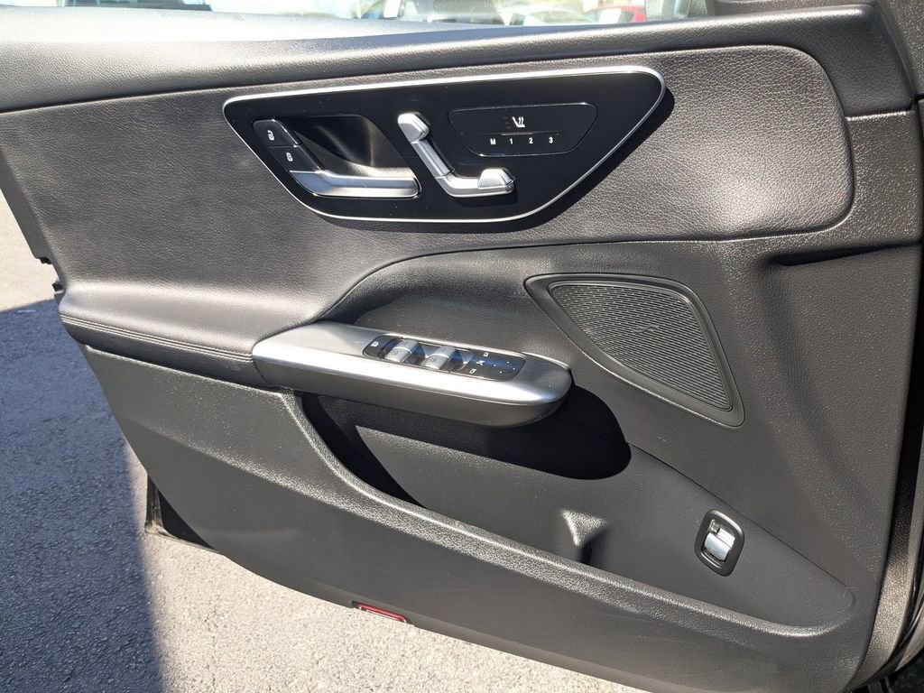 Used 2025 Mercedes-Benz C 300 4MATIC Sedan image 15