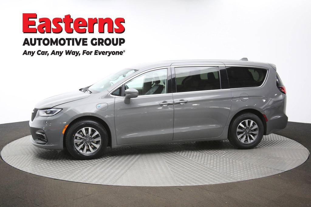 Used 2022 Chrysler Pacifica Touring-L image 59