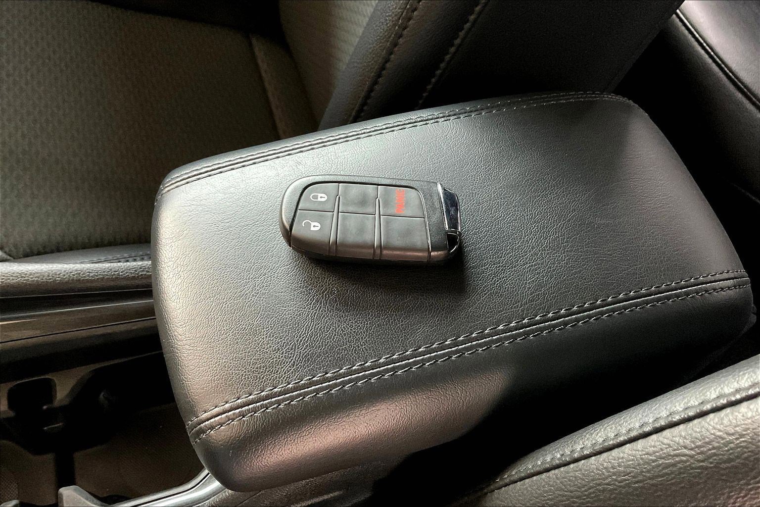 Used 2023 Jeep Compass Latitude image 33