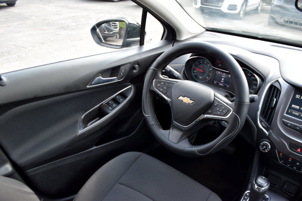 Used 2017 Chevrolet Cruze LT image 10