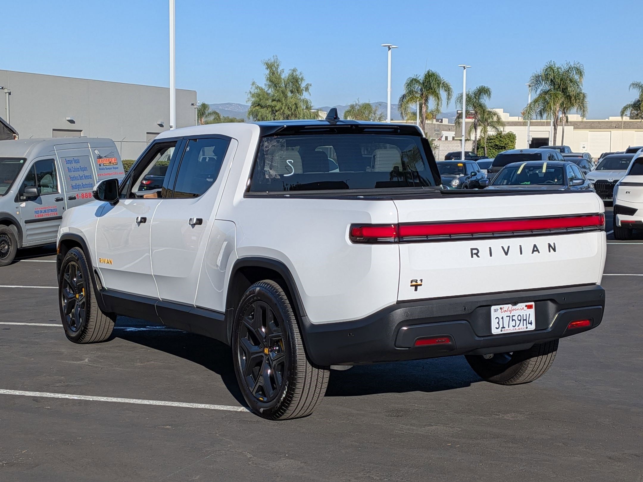 Used 2026 Rivian R1T Premium image 8
