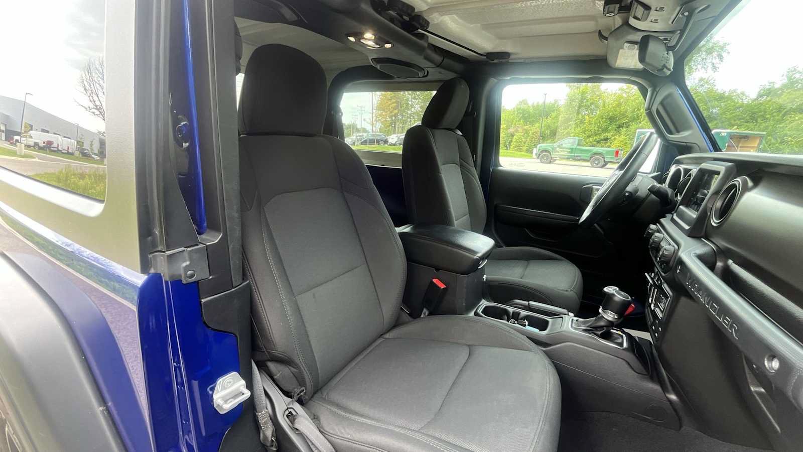 Used 2019 Jeep Wrangler Sport AWD/4WD image 32