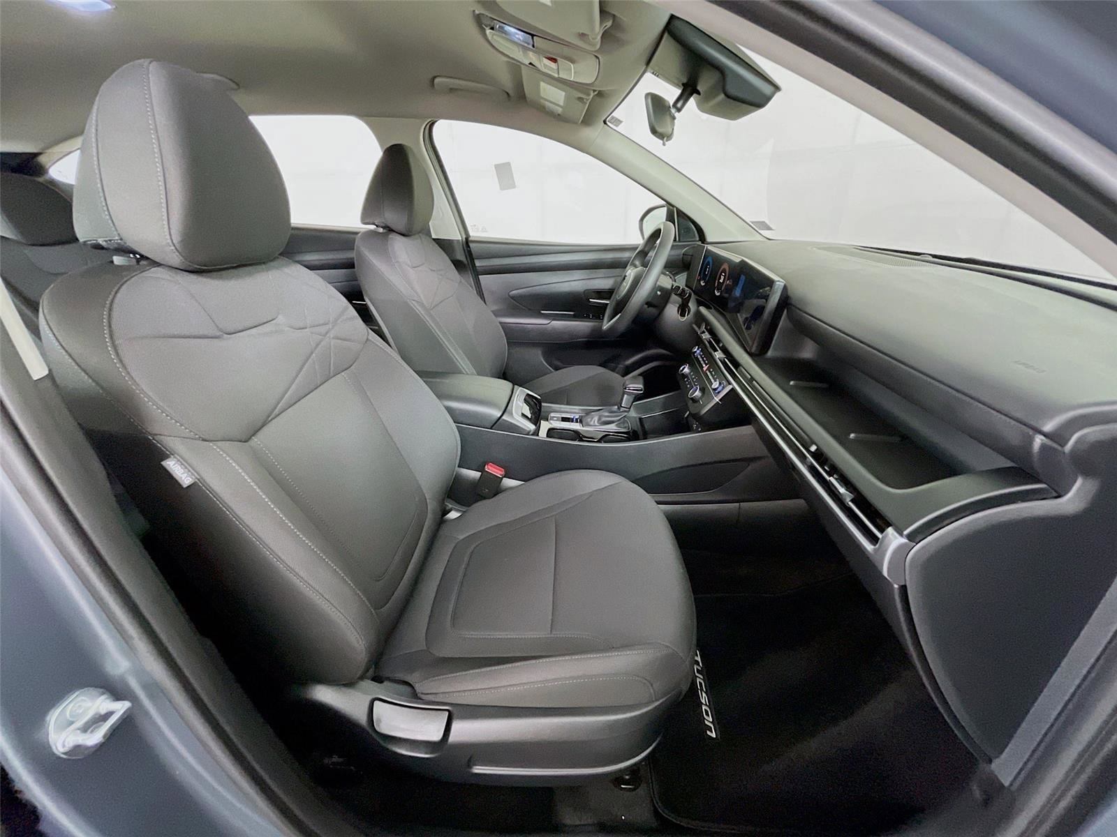 Certified 2025 Hyundai Tucson SE image 28