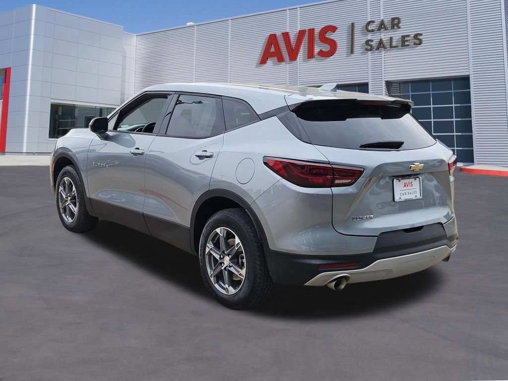 Used 2025 Chevrolet Blazer LT FWD image 3