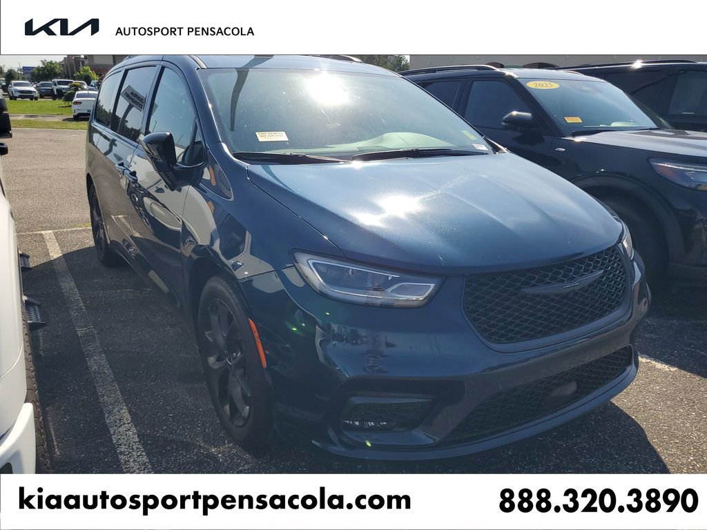 Used 2025 Chrysler Pacifica Limited FWD image 1