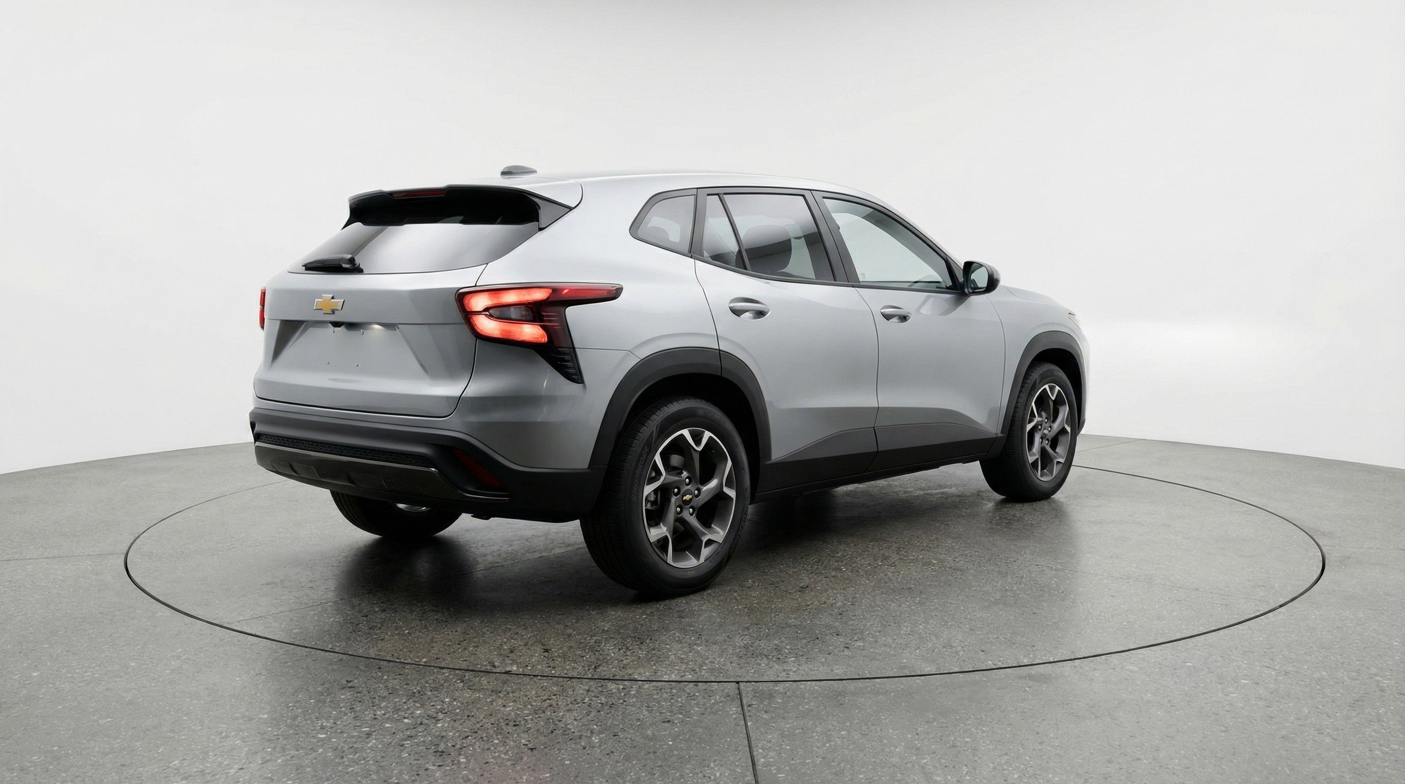 Used 2025 Chevrolet Trax LT w/ LT Convenience Package FWD image 9